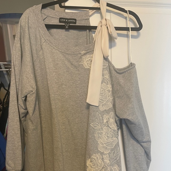 Like new off shoulder sweater - Picture 2 of 2